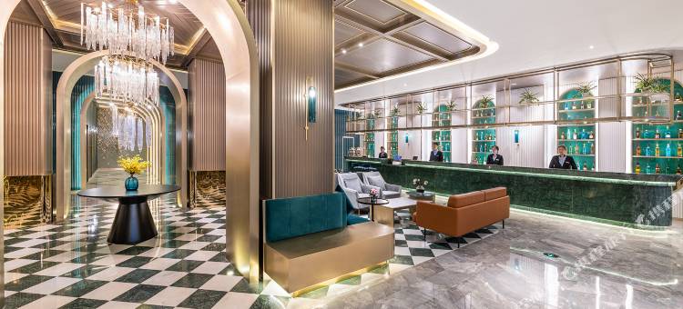 贵阳观山湖高铁北站桔子水晶酒店图片