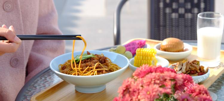 溪间堂艺术酒店(景德镇陶溪川步行街陶阳里景区店)图片