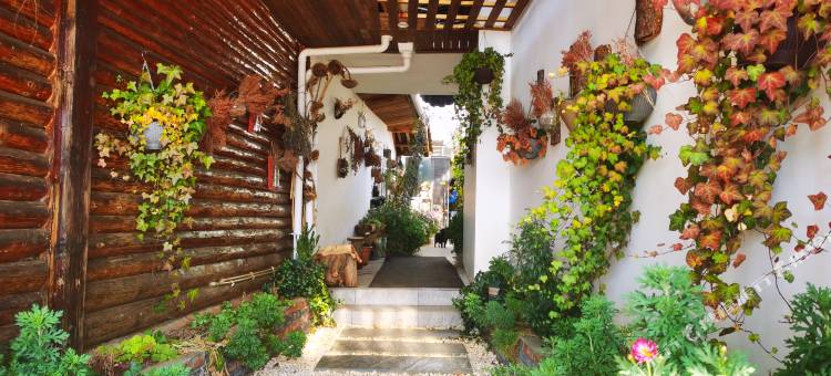 泸沽湖六间房私人庭院湖景民宿图片