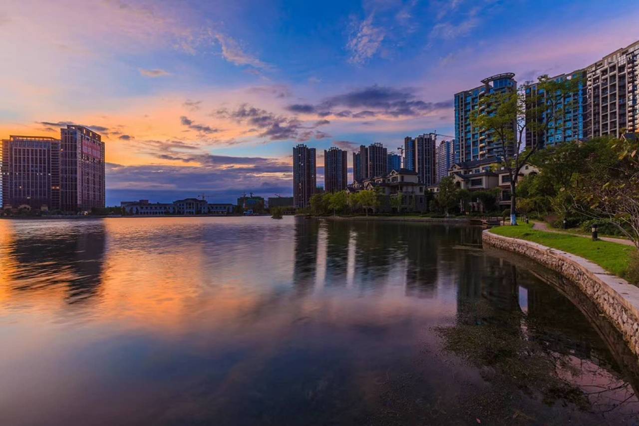 桂林灯塔轻居酒店(政务中心店)图片