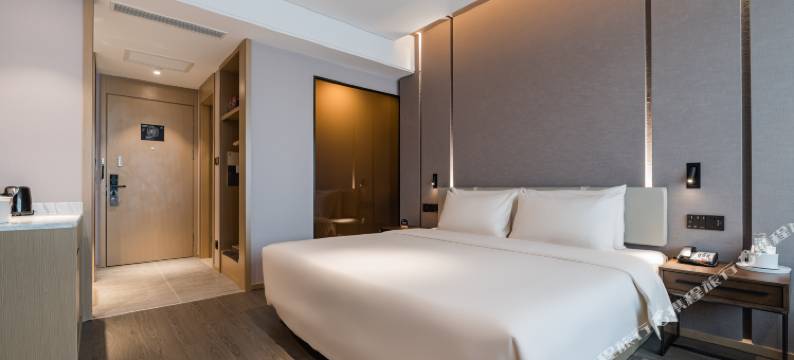 福州五四路树兜地铁站亚朵酒店图片