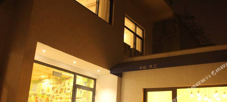 东望民宿(开封星光天地清明上河园店)图片