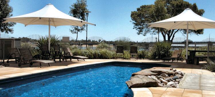 雄伟绿洲公寓(Majestic Oasis Apartments)图片