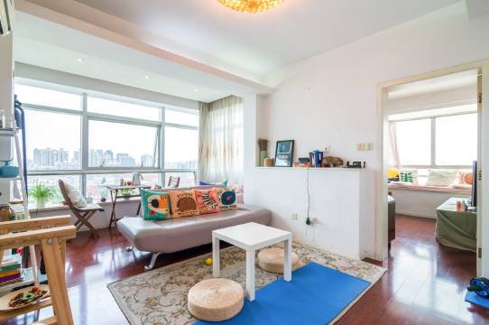 憨憨家美式复古高层大套房公寓(上海凤城路分店)