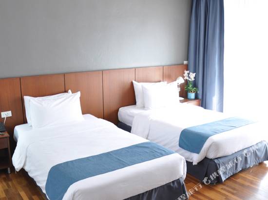 俐落迪礁湖度假村