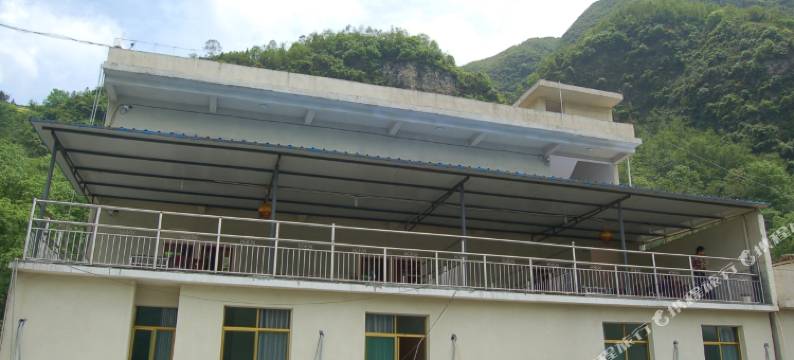 雷波马湖骏景酒店图片