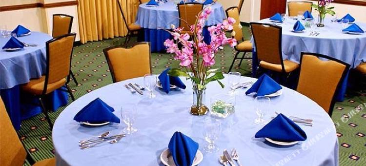 迈阿密海豚购物中心万怡酒店(Courtyard Miami at Dolphin Mall)图片