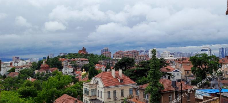 青岛栈桥劈柴院有格调两居室公寓图片