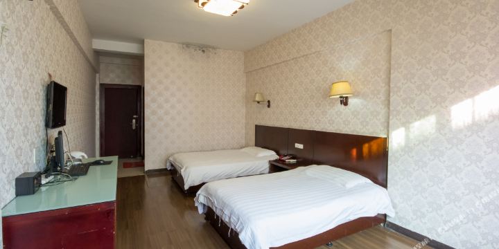 路桥区 >> 酒店标签: 酒店 腾华岳商务宾馆共多少人浏览:3531419 星级