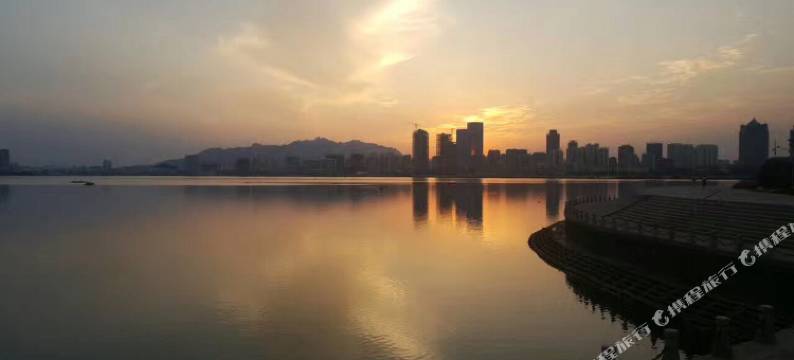 青岛金沙滩凤凰金岸套三精装房普通公寓图片