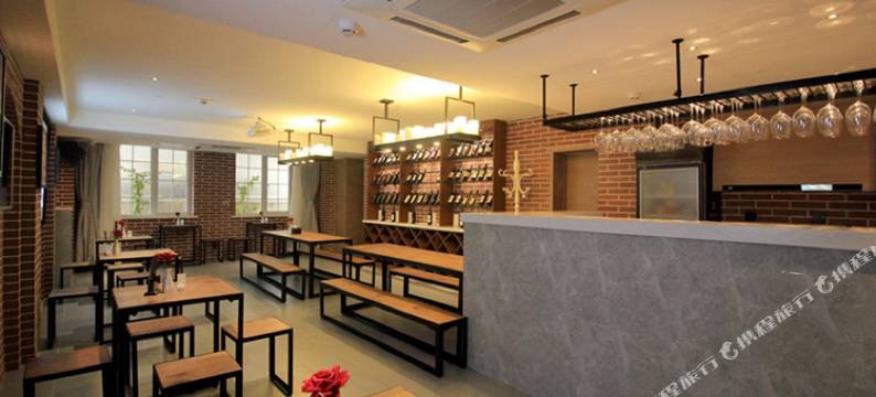 赞赞酒店(烟台渔人码头第二海水浴场店)图片