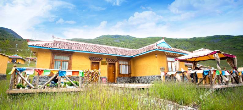 嘉姆尊度假酒店(康定新都桥木雅圣地景区店)图片