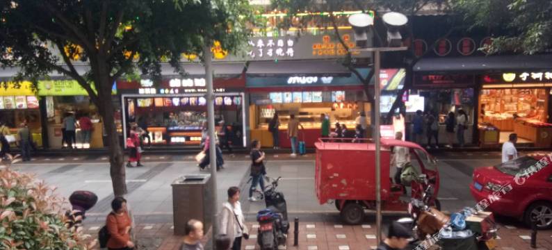 重庆靠地段撑起来的青年旅舍图片