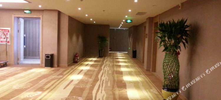 银通皇冠假日酒店(阜新解放广场店)图片