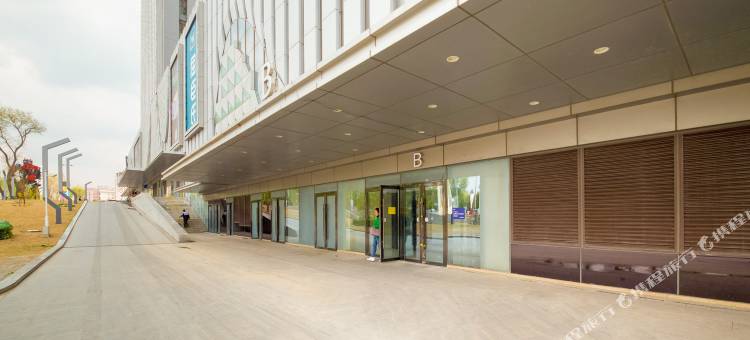 长春云里文艺酒店(绿园区吾悦广场店)图片