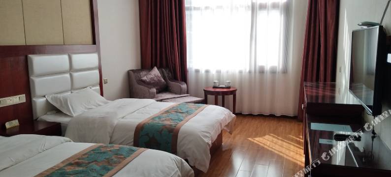 碌曲郎木寺隆达假日酒店图片