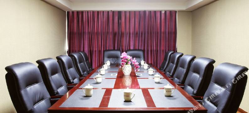 成都殷皇假日酒店(蜀新天街郫筒地铁站店)图片