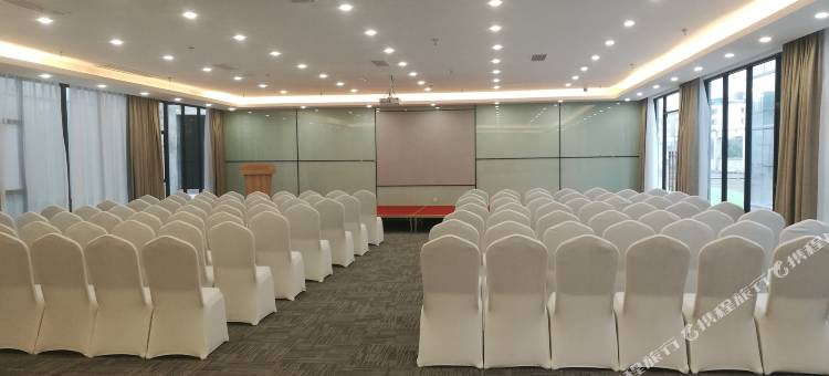 云孚里酒店(自贡彩灯公园梵华购物广场店)图片