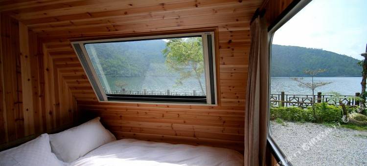 花莲在水一方湖畔小屋图片