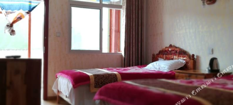 色达金色家园酒店图片