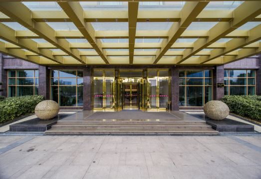 Magnotel Hotel Overview