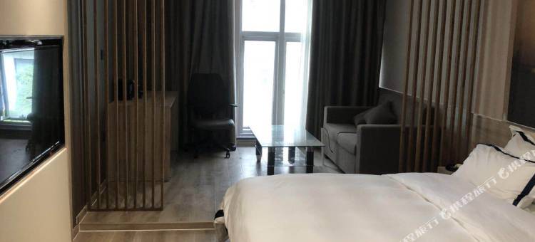 轻住·蓝庭风尚酒店(宁波火车站工商学院店)图片