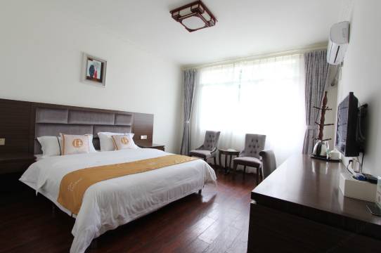 雅安君豪怡鑫酒店(碧峰峡店)