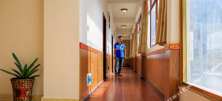 得荣金太阳酒店图片