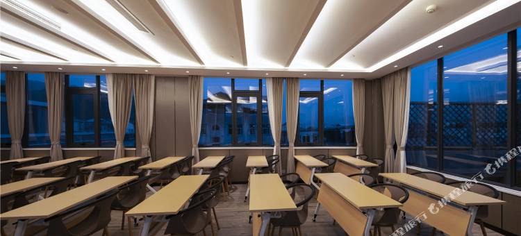 白玉兰酒店(栾川长春路十字街店)图片