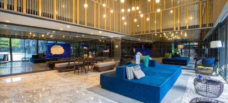 普吉芭东无边泳池豪华公寓(The DECK Condominium)图片