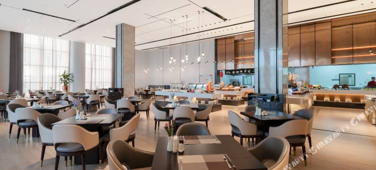 深圳澔悦格兰云天国际酒店(国际会展中心海上田园东地铁站店)图片