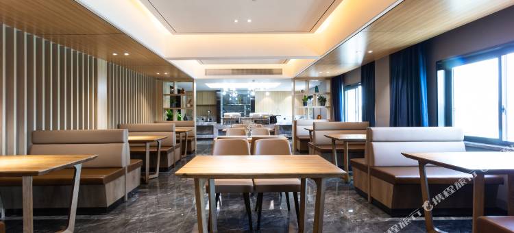 H酒店(武汉汉正街崇仁路地铁站江滩店)图片