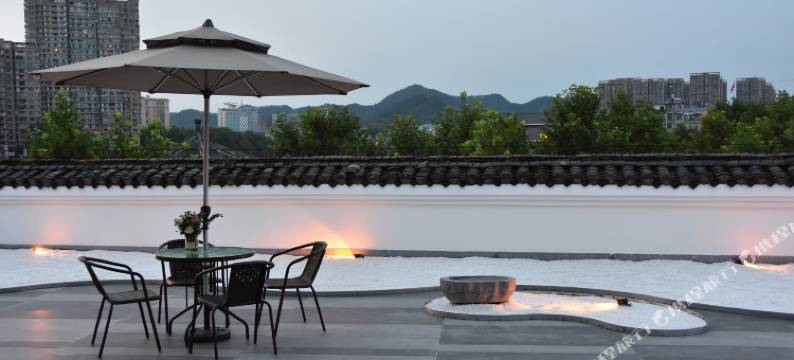 溪间堂艺术酒店(景德镇陶溪川步行街陶阳里景区店)图片