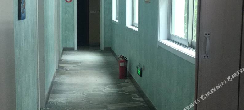 致青春电竞酒店(星月时代广场巩义站店)图片