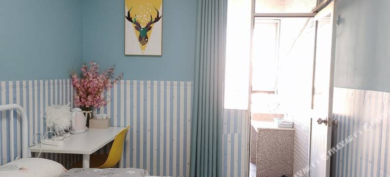 深圳夕阳下的小屋图片