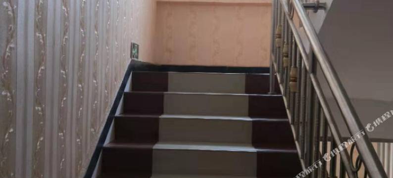 盐源俄域风情酒店图片