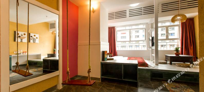 那扇门精品客栈(三亚湾步行街店)图片