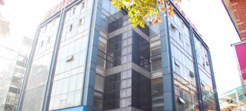 格莱美假日酒店(湘隆时代广场东风公司地铁站店)图片