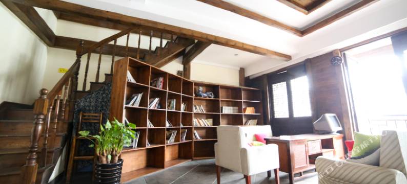 八戒青年旅舍(张家界市区大庸府城店)图片