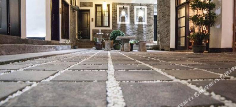 凤凰等李庭院客栈(古城东门店)图片