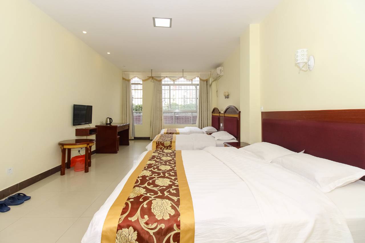 佳鑫商务酒店(北海火车站市花公园店)