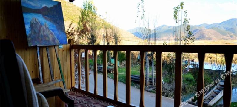 泸沽湖湖光山舍客栈图片