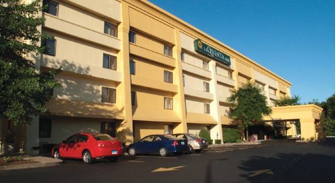 哈特福德布拉德利机场拉昆塔温德姆套房酒店(La Quinta Inn & Suites by Wyndham Hartford - Bradley Airport)