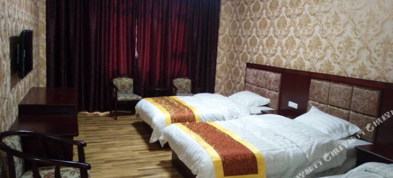 左贡察瓦藏东大酒店图片