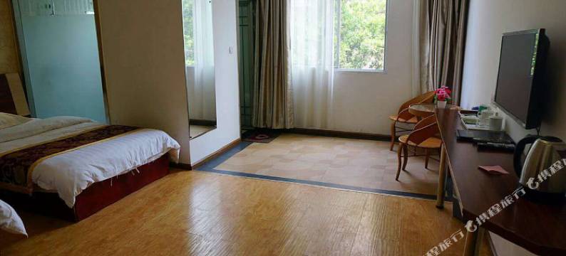 红河七彩云上酒店图片