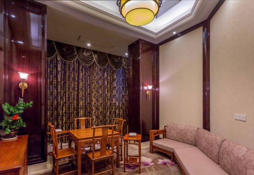 Magnotel Hotel Overview