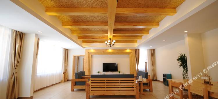 鄂伦春旗布苏里怀旧酒店图片