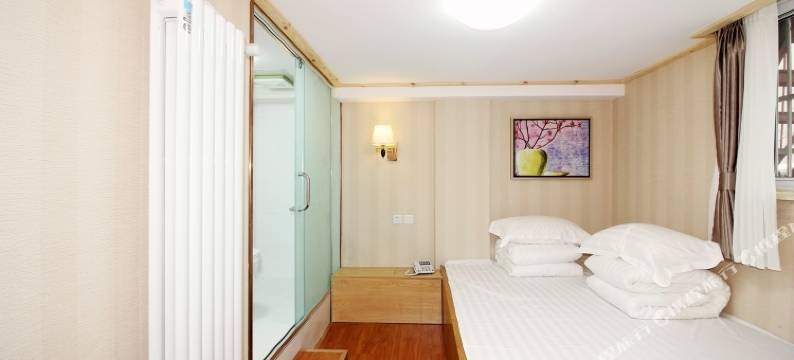 星期五主题酒店(青岛五四广场奥帆中心店)图片