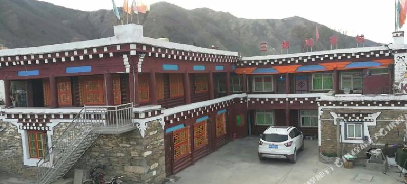 道孚八美三姐妹客栈图片