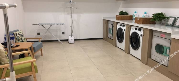 鸿宝大酒店(许昌曹魏古城胖东来时代广场店)图片